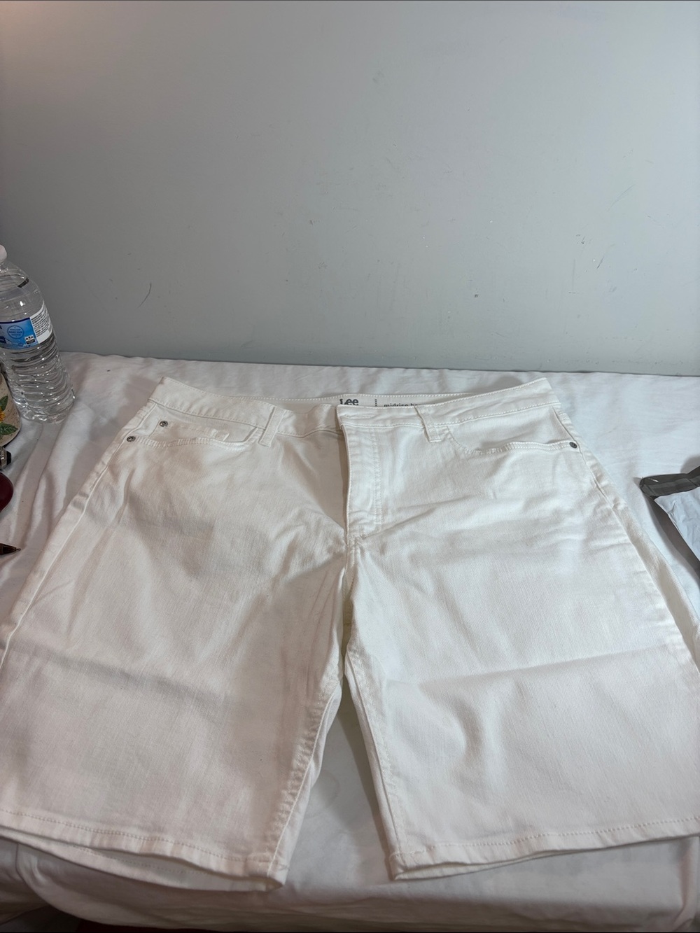 Lee Women’s White Boyfriend Denim Shorts. 0322